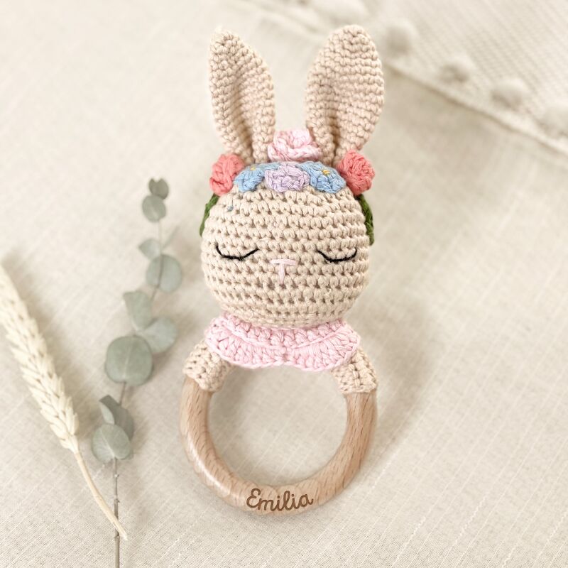 Personalisierte Babyrassel "Hasenmädchen"