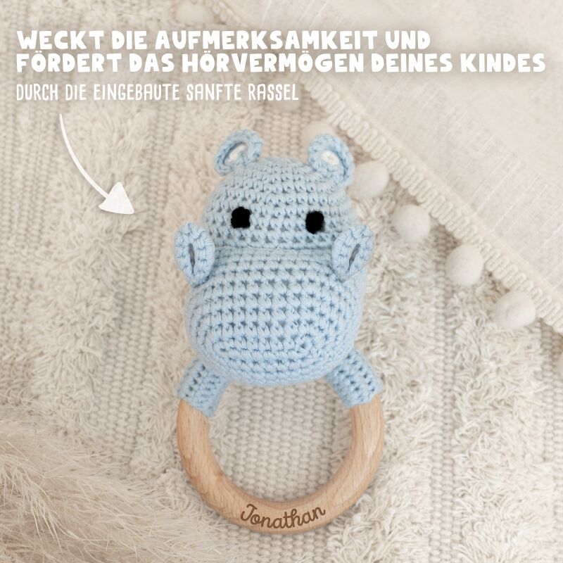 Personalisierte Babyrassel "Nilpferd"