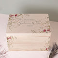 Personalisierte Erinnerungsbox zur Hochzeit Aquarell "Rote Blumen in der Ecke"