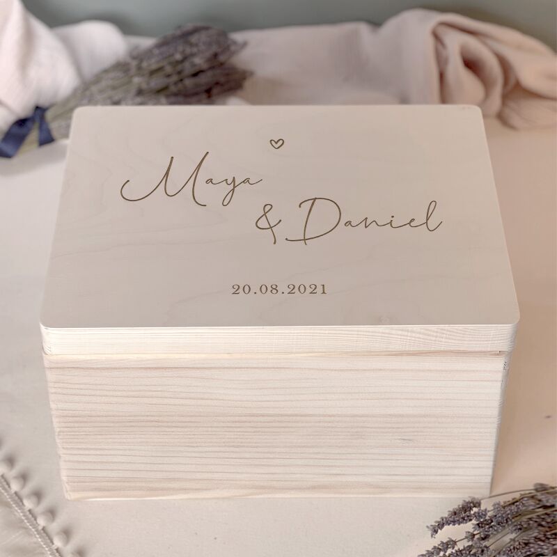 Erinnerungsbox zur Hochzeit „Herz“ personalisiert Gravur