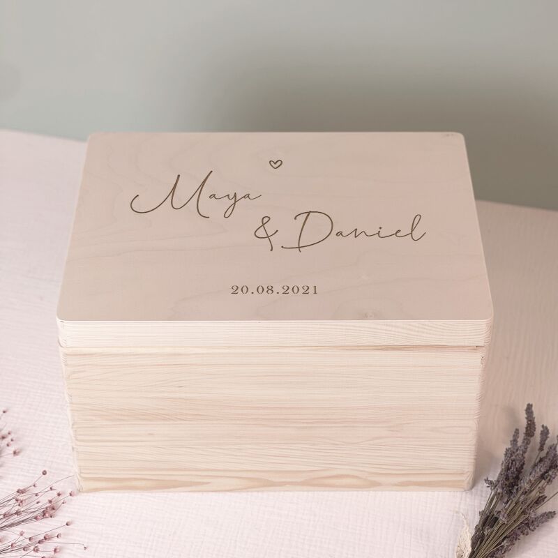 Erinnerungsbox zur Hochzeit „Herz“ personalisiert Gravur