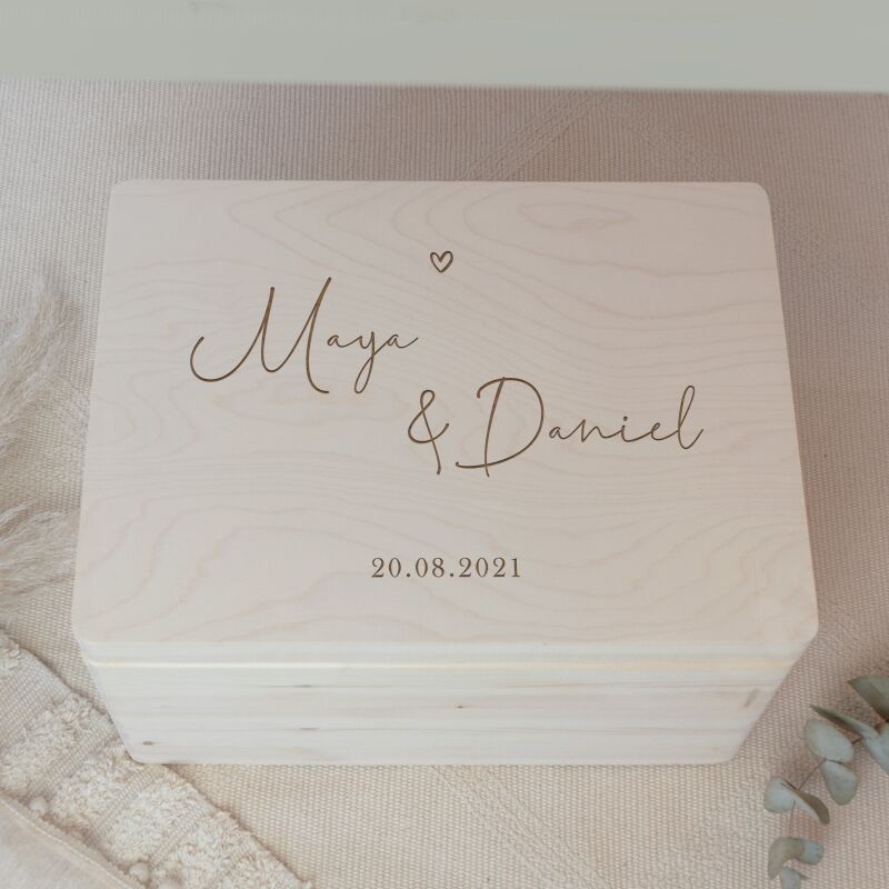 Erinnerungsbox zur Hochzeit „Herz“ personalisiert Gravur