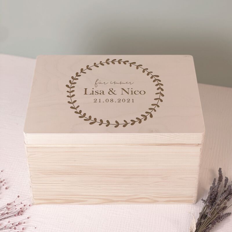 Personalisierte Erinnerungsbox zur Hochzeit "Herzkreis"