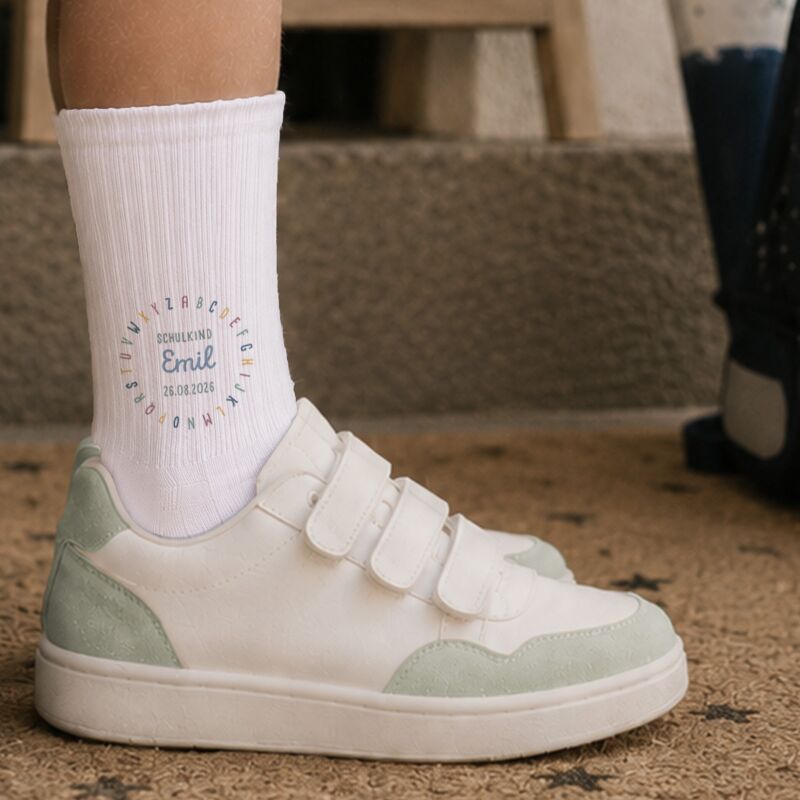 Socken für Kinder zur Einschulung „Buchstabenkreis Blau“ personalisiert Sublimation