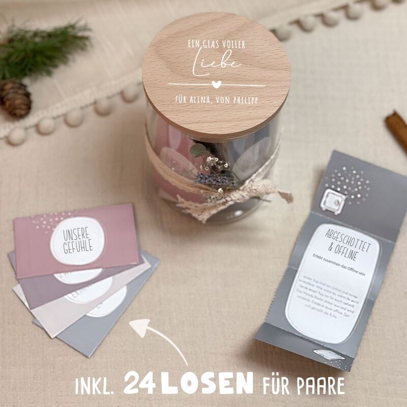 Personalisierter Paar-Adventskalender mit 24 Losen Weißdruck "Glas voller Liebe"