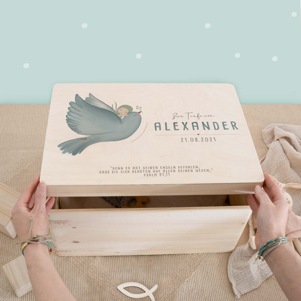 Erinnerungsbox Taufgeschenk "Taube mit Kind" Aquarell