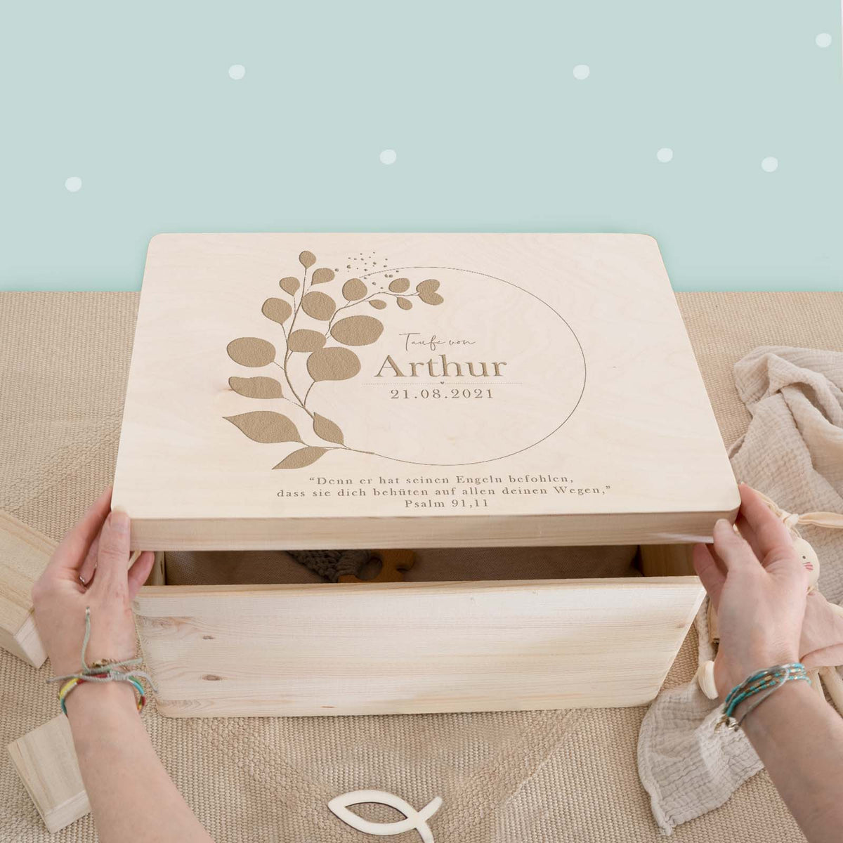 Erinnerungsbox Taufgeschenk "Eukalyptus" Gravur