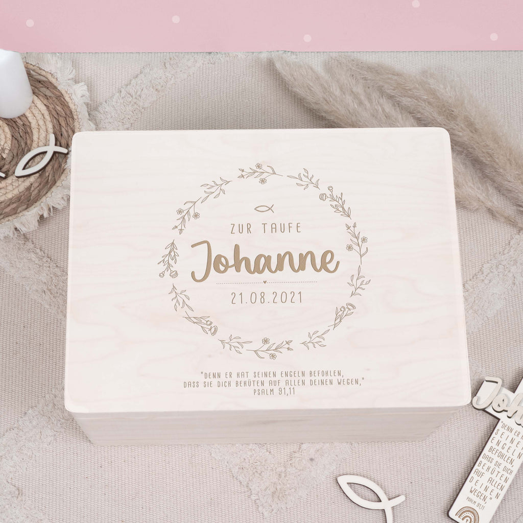Erinnerungsbox Taufgeschenk "Blumenkranz" Gravur
