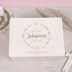 Erinnerungsbox Taufgeschenk "Blumenkranz" Gravur