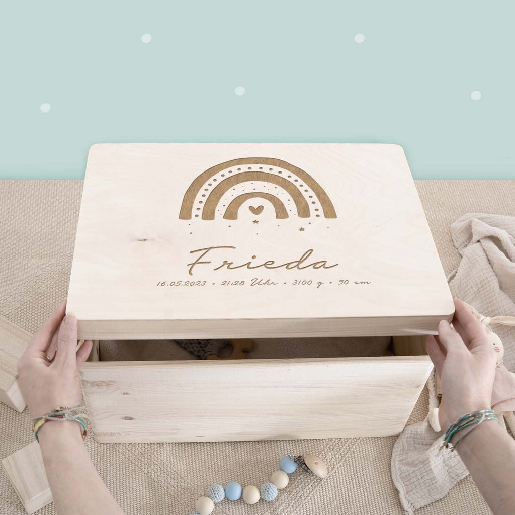Erinnerungsbox „Regenbogen“ personalisiert Gravur
