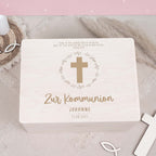 Erinnerungsbox Geschenk zur Kommunion "Kreuz mit Blumen" Gravur