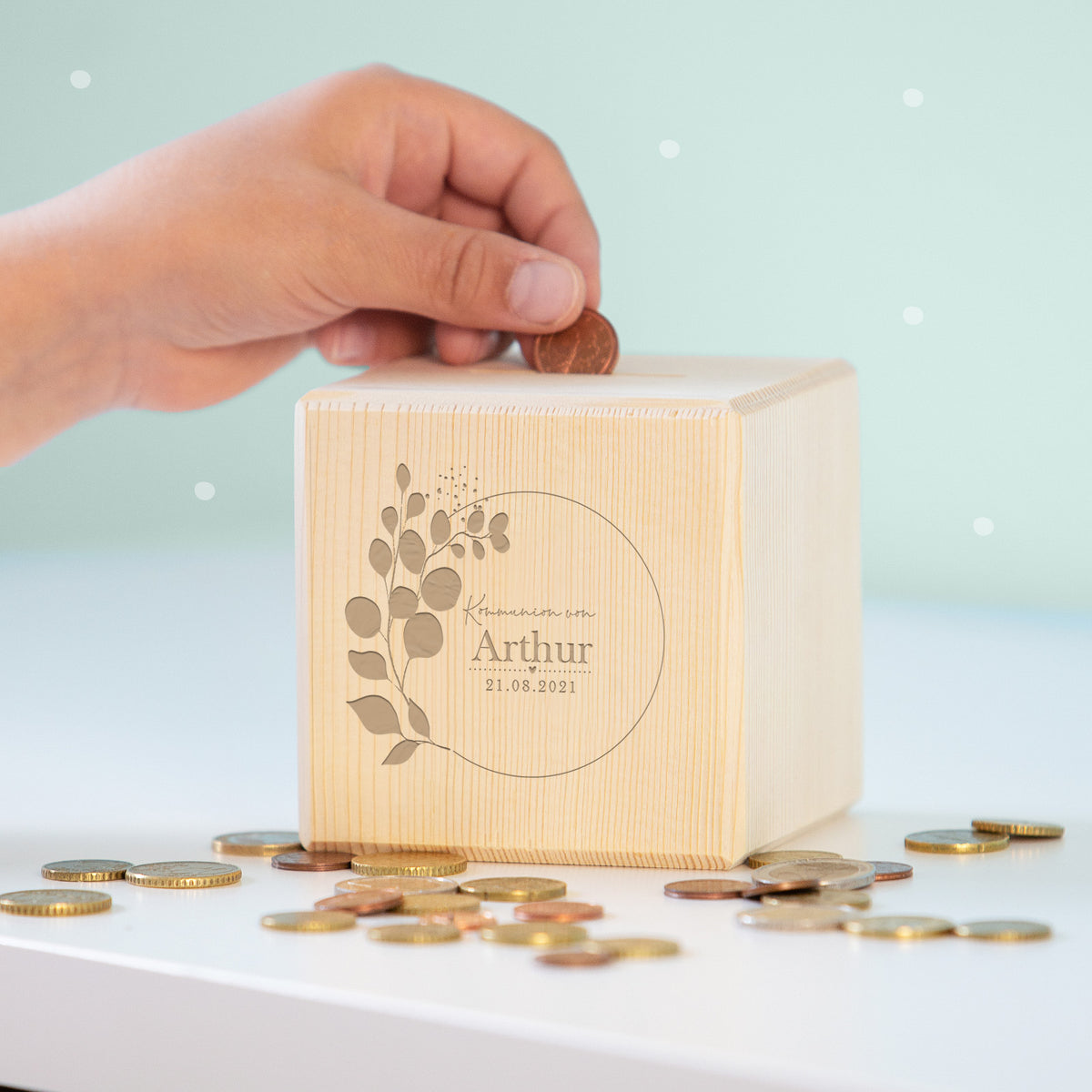 Personalisierte Holzspardose Geschenk zur Kommunion "Eukalyptus" Gravur