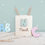 Personalisierter Stiftehalter Namens-Gravur mit 3D-Anfangsbuchstabe