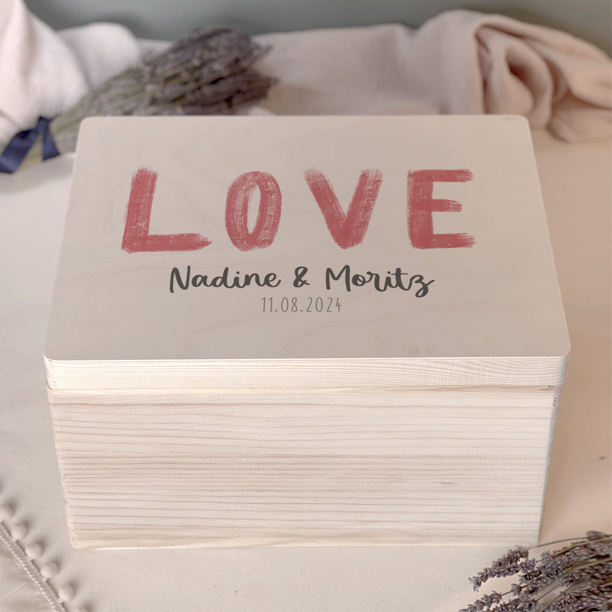 Personalisierte Erinnerungsbox zur Hochzeit Aquarell "LOVE Rot"