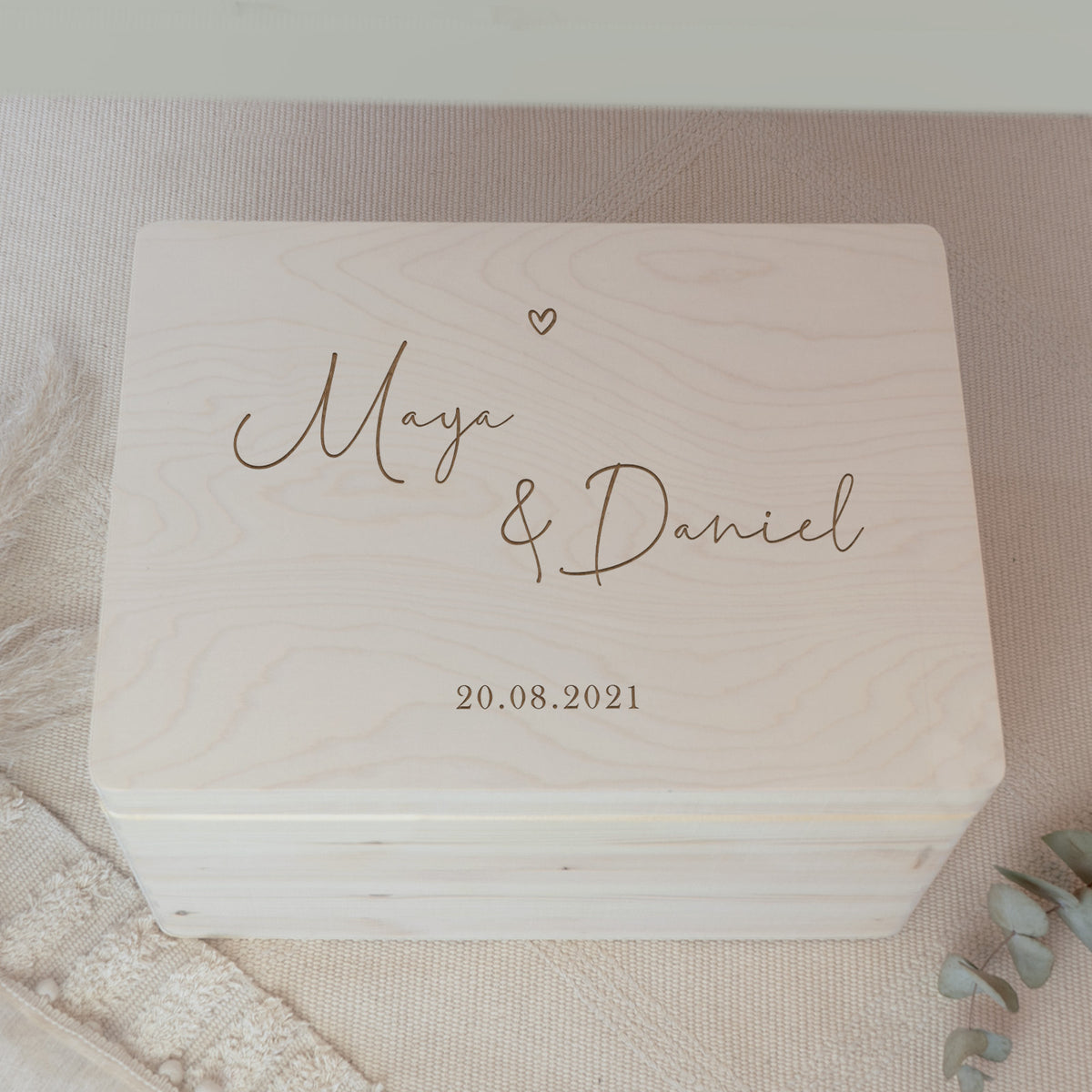 Erinnerungsbox zur Hochzeit „Herz“ personalisiert Gravur