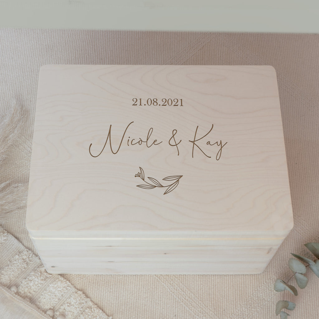Erinnerungskiste zur Hochzeit „Pflanze“ personalisiert Gravur