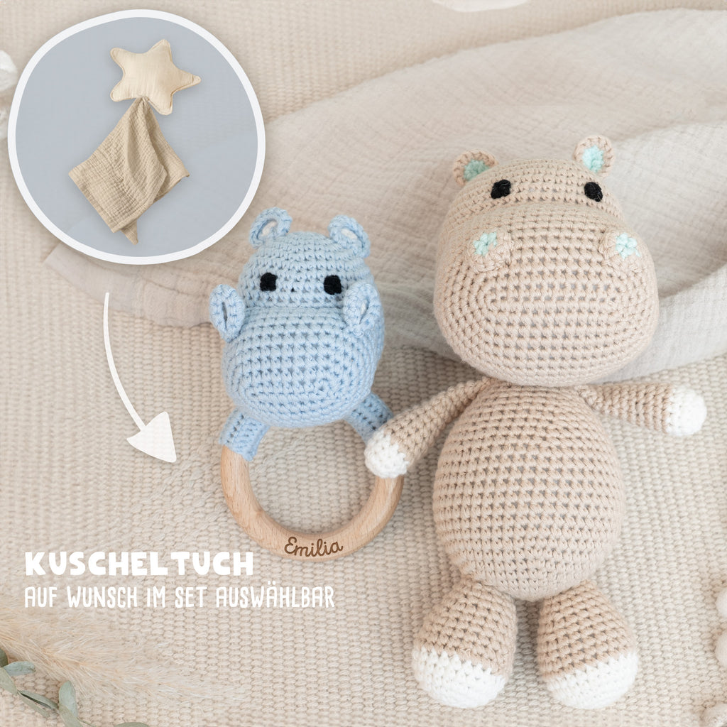 Set aus personalisierter Babyrassel und Kuscheltier "Nilpferd"
