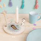 Personalisierter Geburtstagsteller Otter mit Kerzenhalter, Vase & Jahreszahlen