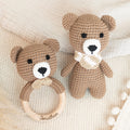 Set aus personalisierter Babyrassel und Kuscheltier "Bär"