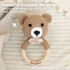 Set aus personalisierter Babyrassel und Kuscheltier "Bär"