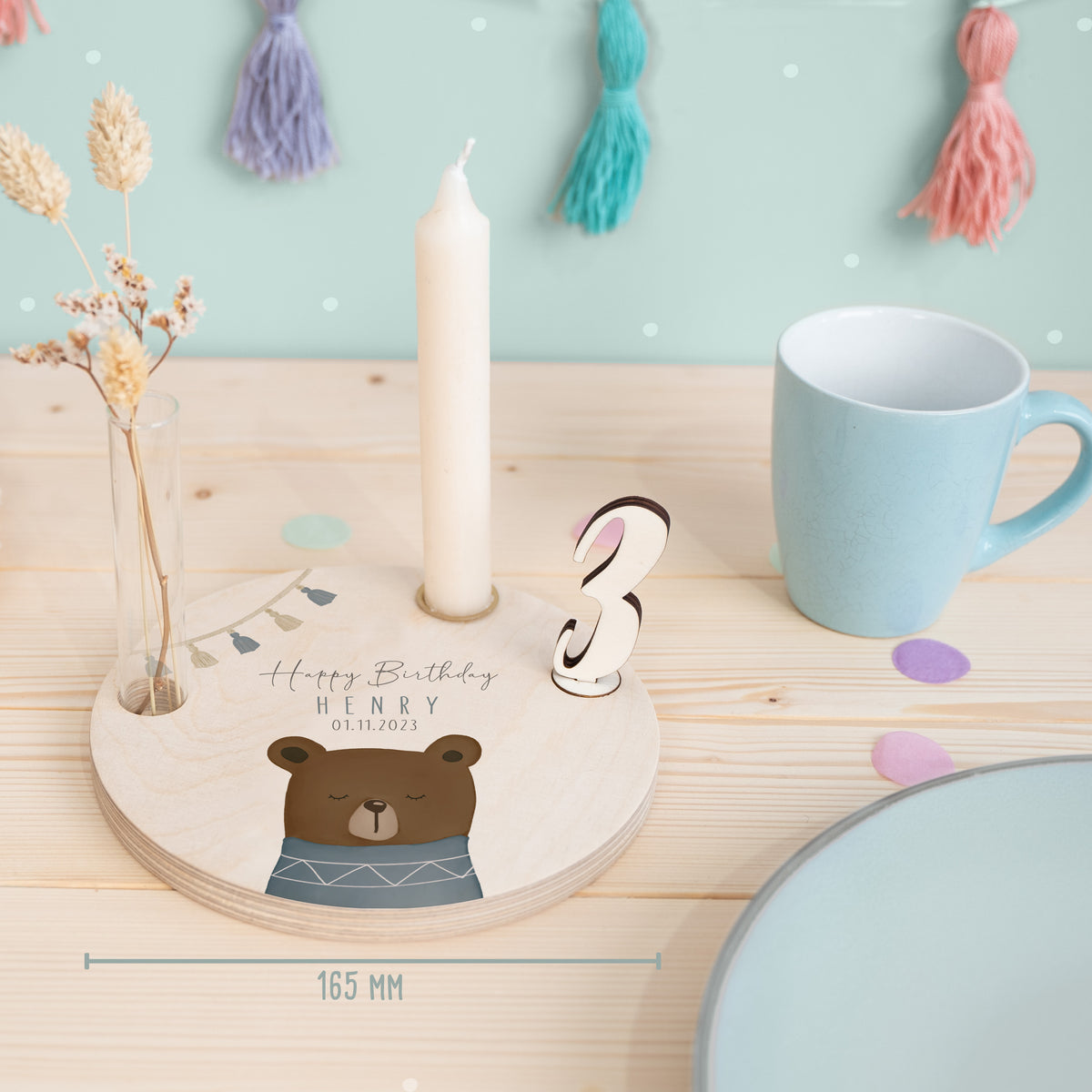 Personalisierter Geburtstagsteller Bär mit Kerzenhalter, Vase & Jahreszahlen
