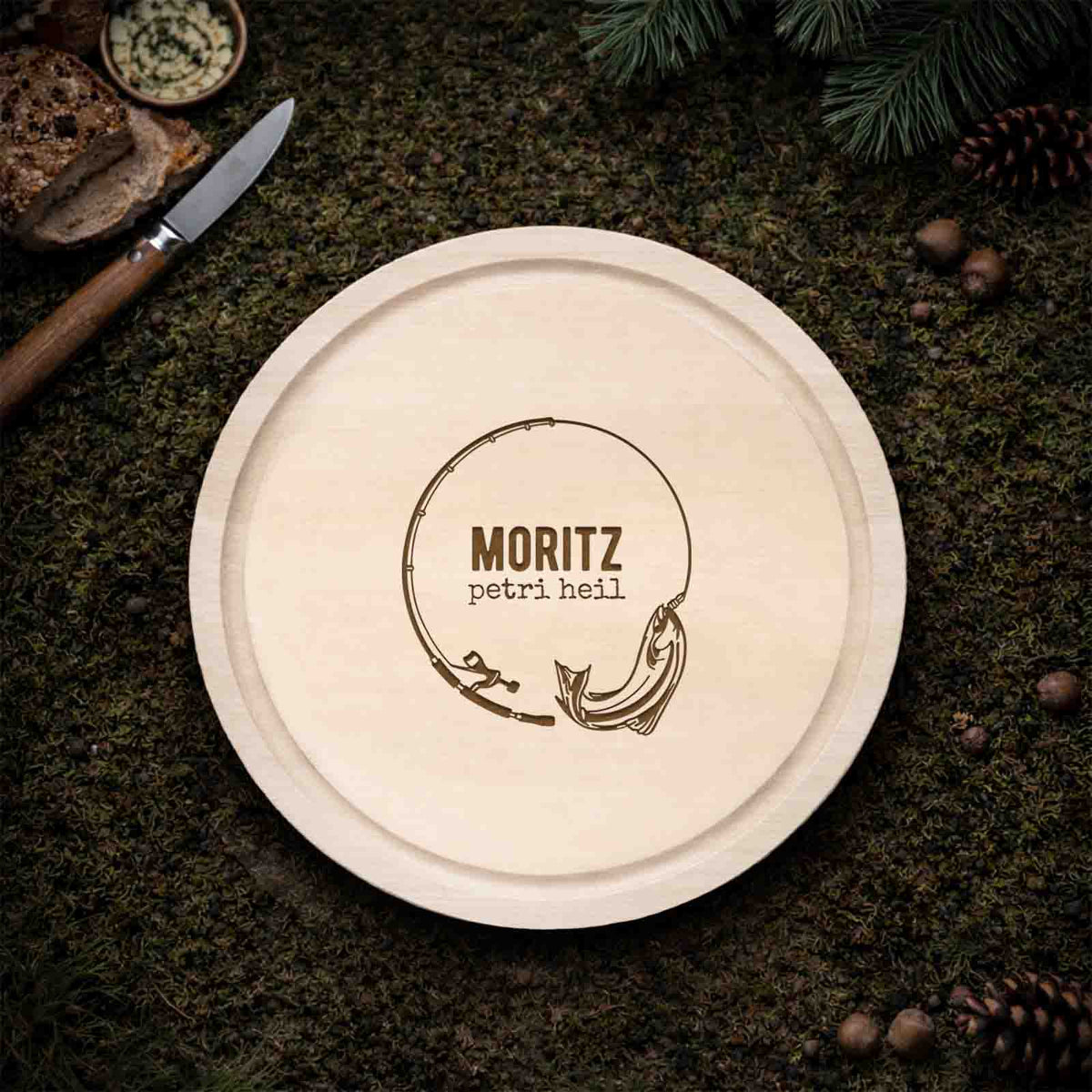 Frühstücksbrettchen rund Buche „Angler“ personalisiert Gravur
