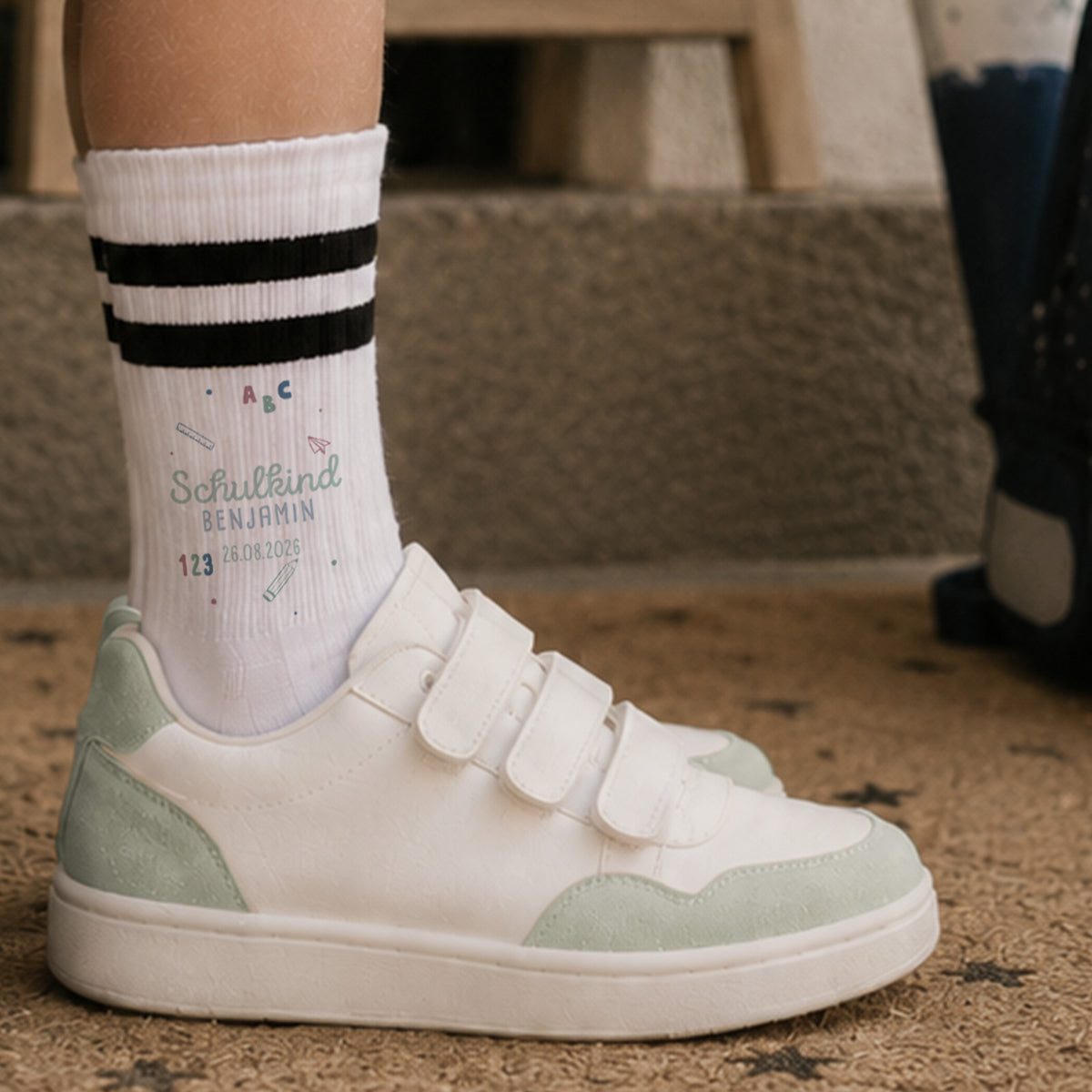 Socken für Kinder zur Einschulung „Schulutensilien Blau“ personalisiert Sublimation