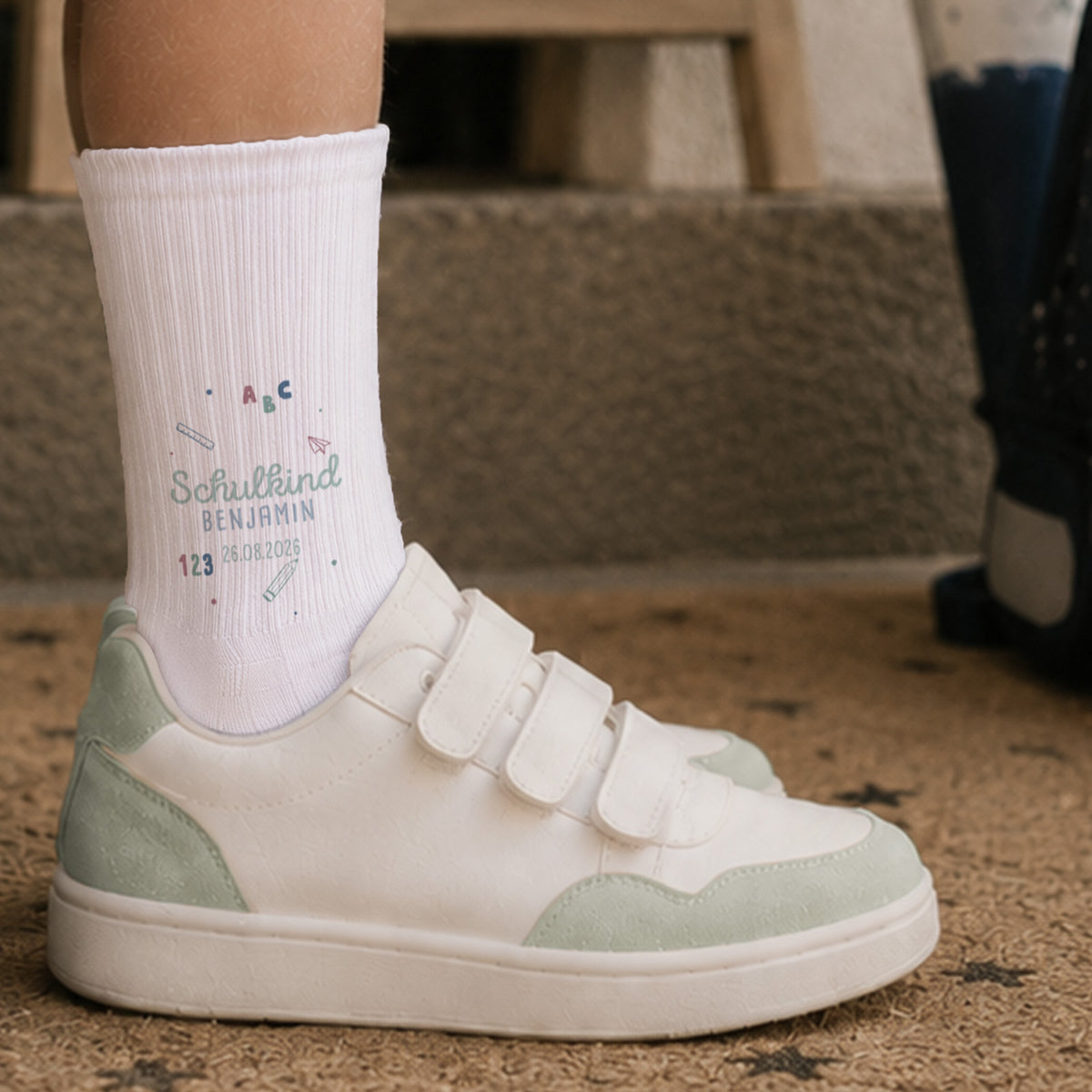 Socken für Kinder zur Einschulung „Schulutensilien Blau“ personalisiert Sublimation