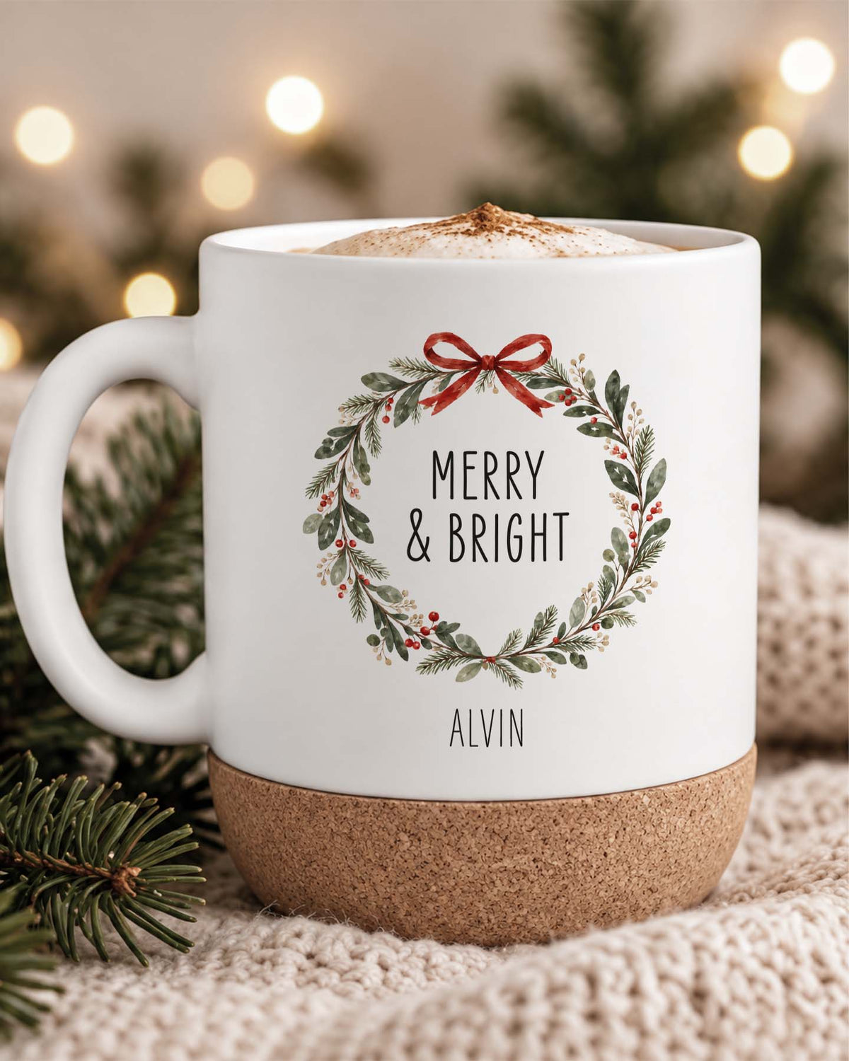 Weihnachtstasse „Merry & Bright“ mit Korkboden & Deckel personalisiert Sublimation