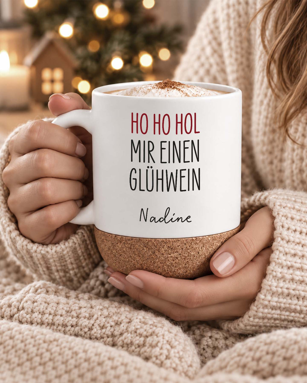 Weihnachtstasse „Ho Ho Hol mir einen Glühwein“ mit Korkboden & Deckel personalisiert Sublimation