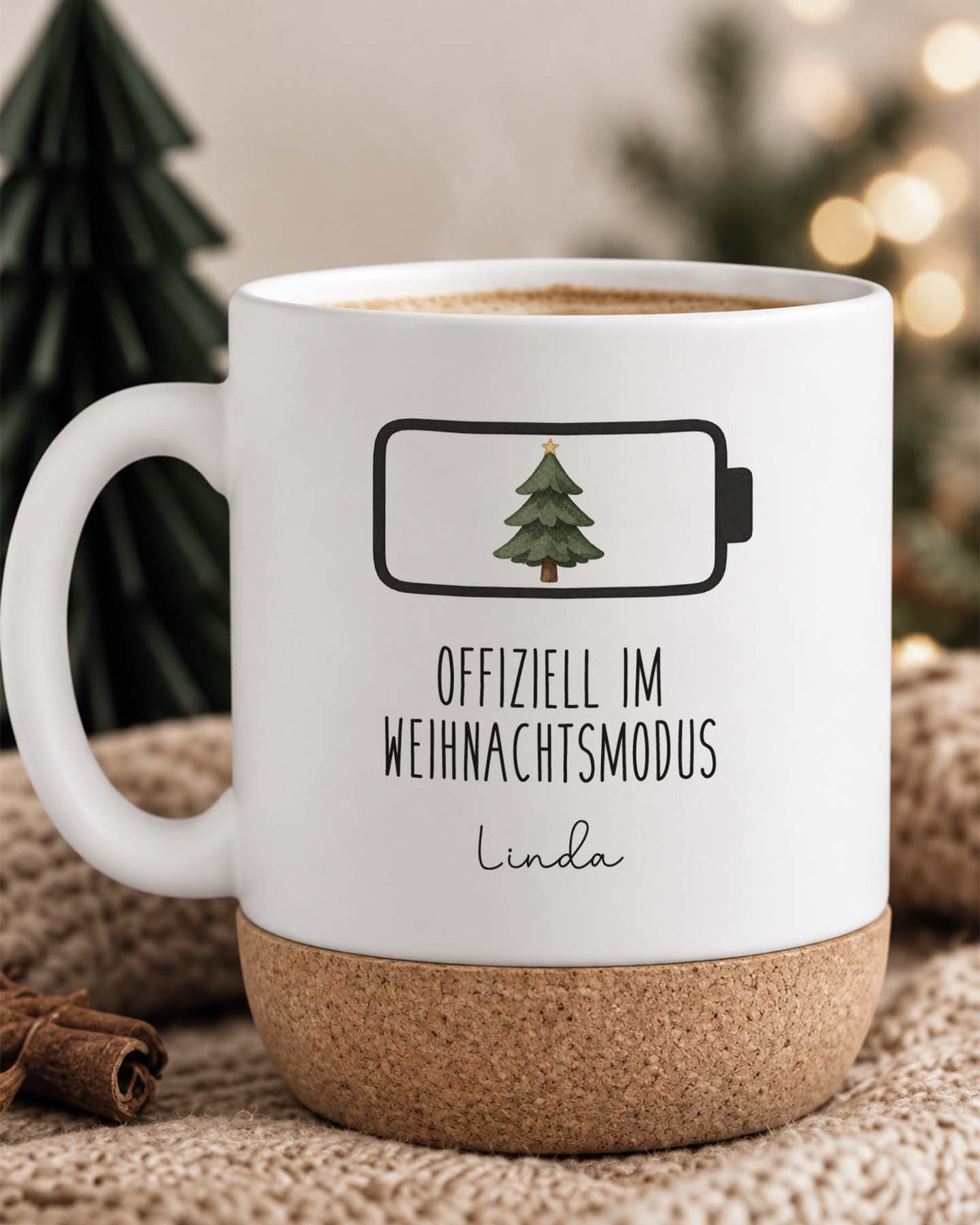Weihnachtstasse „Offiziell im Weihnachtsmodus“ mit Korkboden & Deckel personalisiert Sublimation