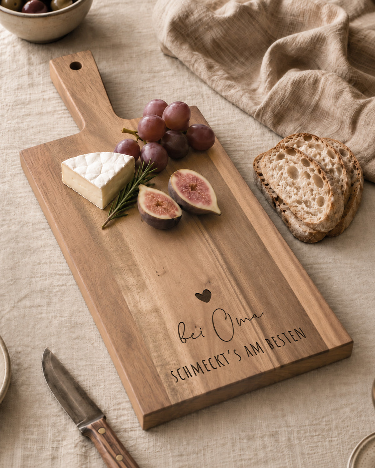Schneidebrett „Bei Oma schmeckt's am besten“ personalisiert Gravur