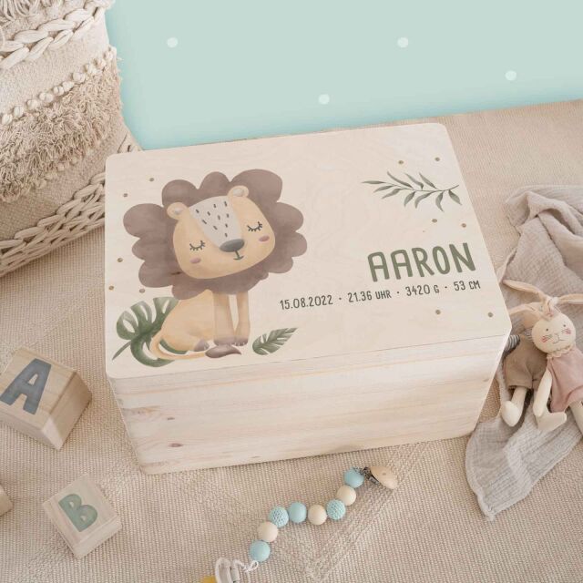 Memory box &quot;Lion&quot; watercolor personalized for...