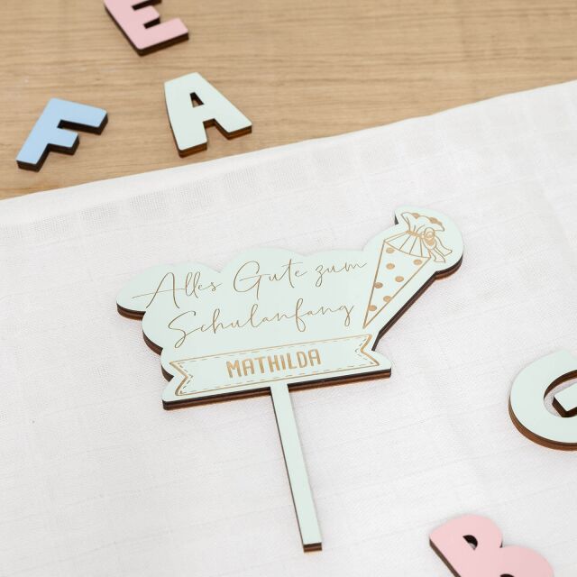 Cake topper engraved "All the best for the beginning of the school year"
